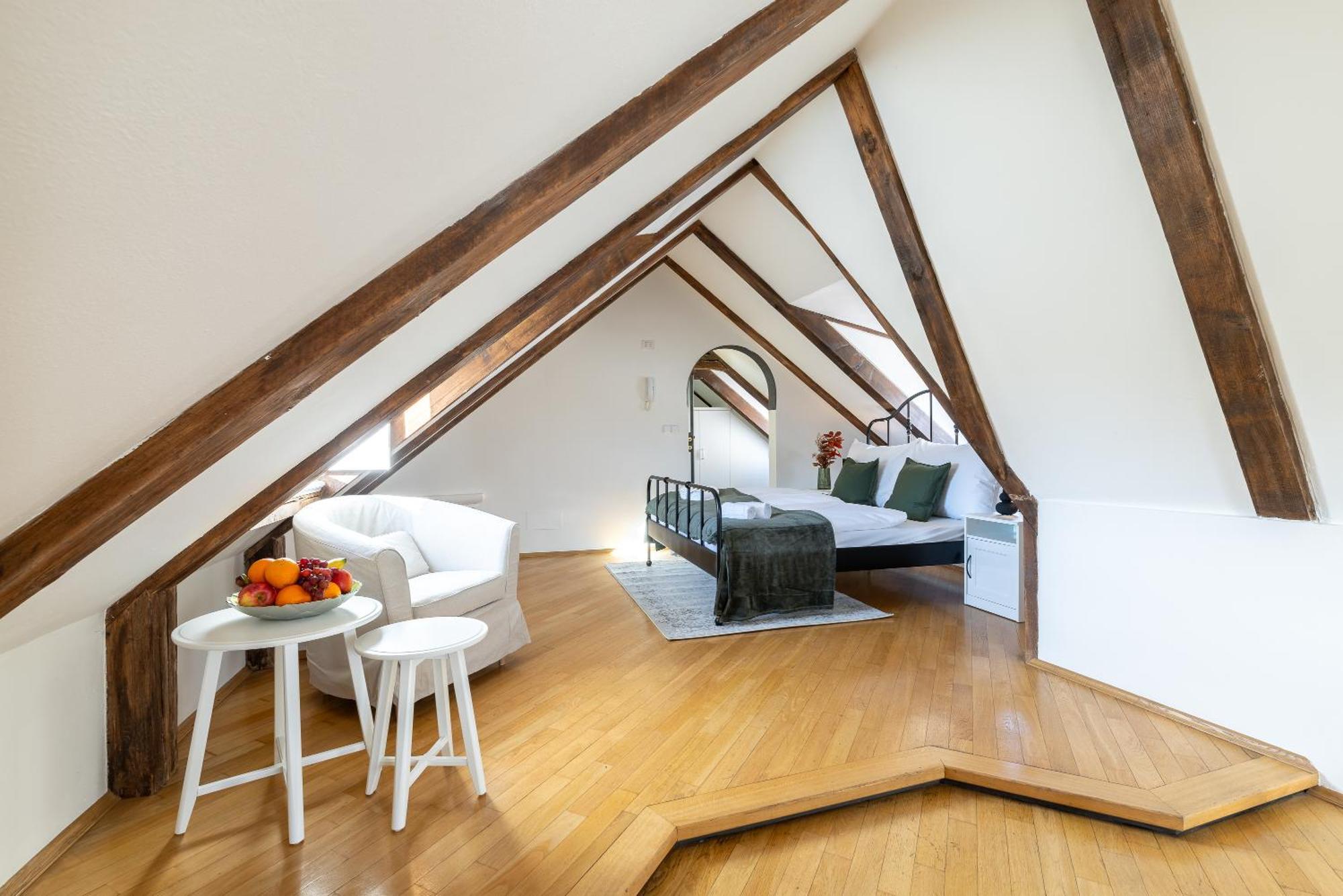 Apartment Luxury Retreat By Charles Bridge *