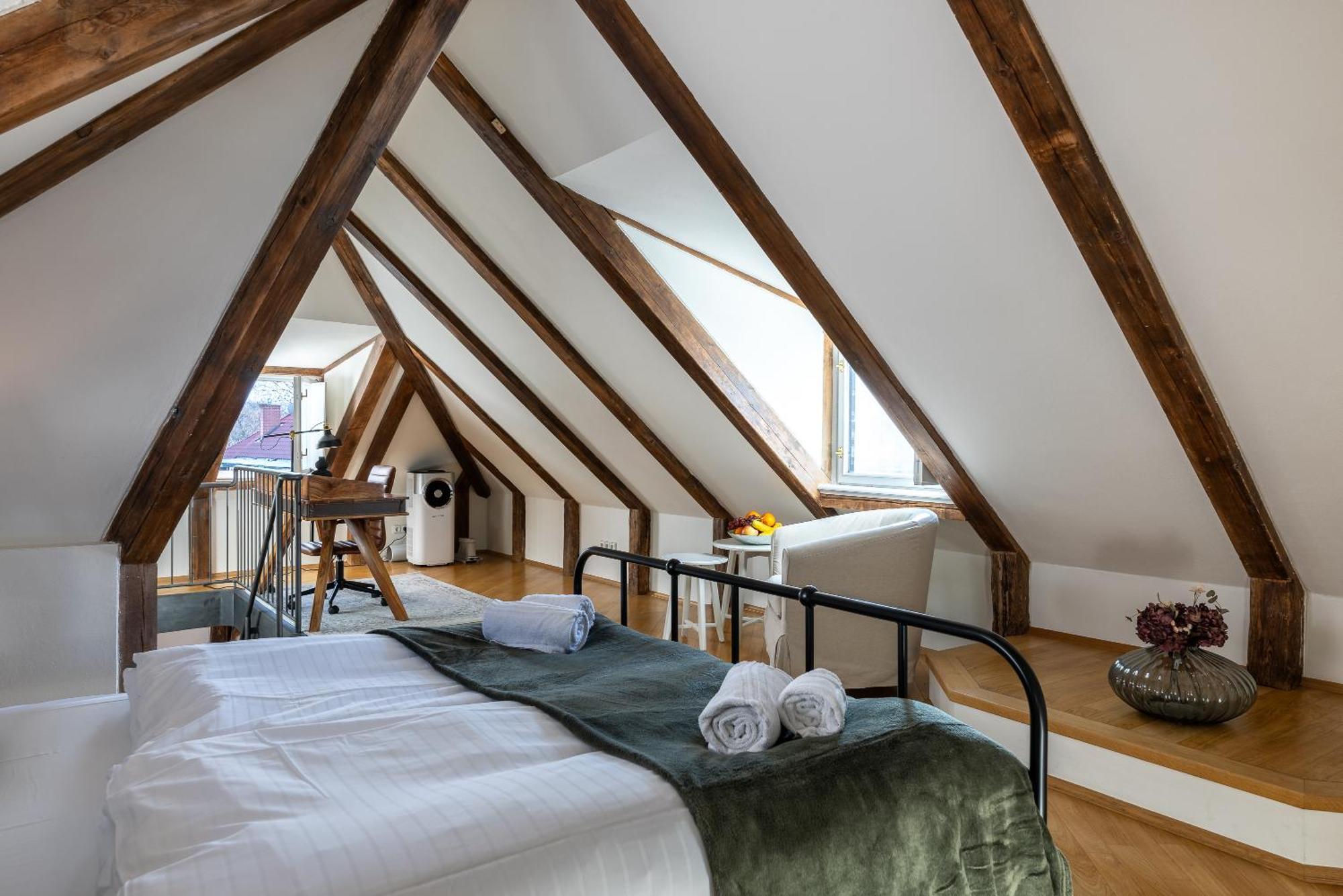 Luxury Retreat By Charles Bridge *
