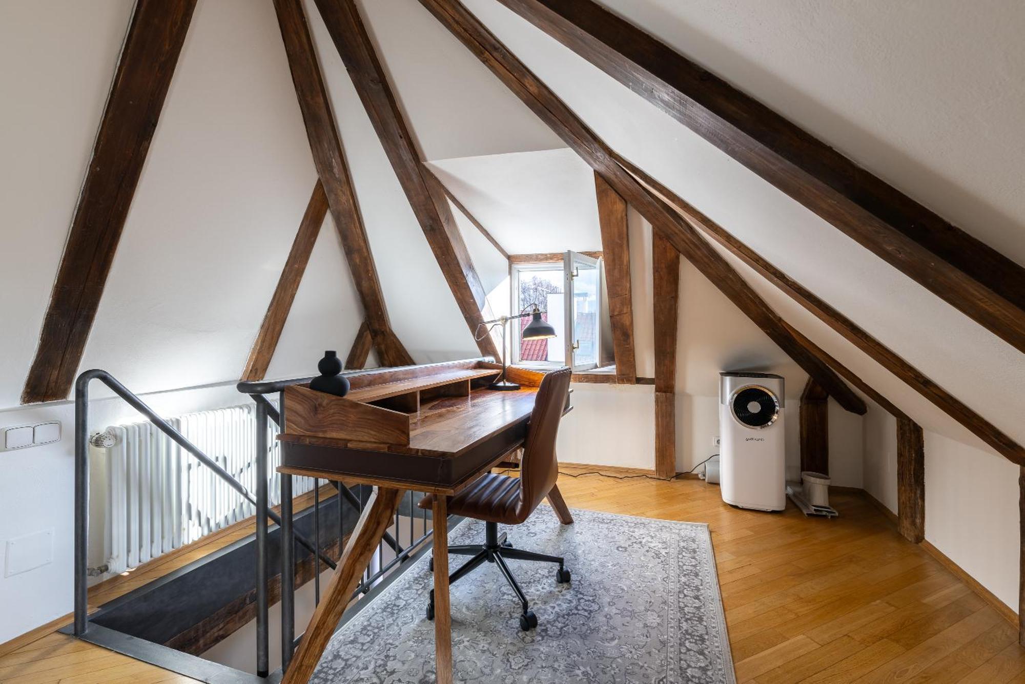 Luxury Retreat By Charles Bridge Apartment