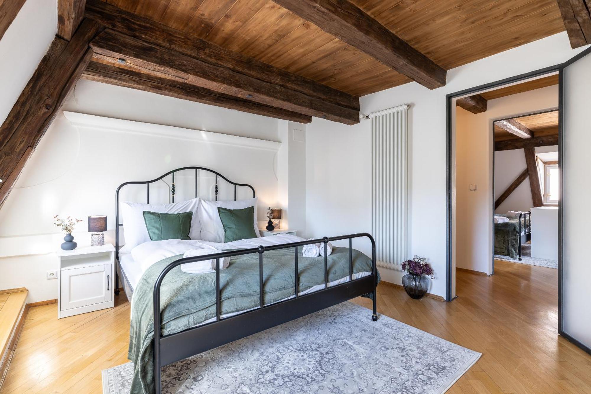 Apartment Luxury Retreat By Charles Bridge