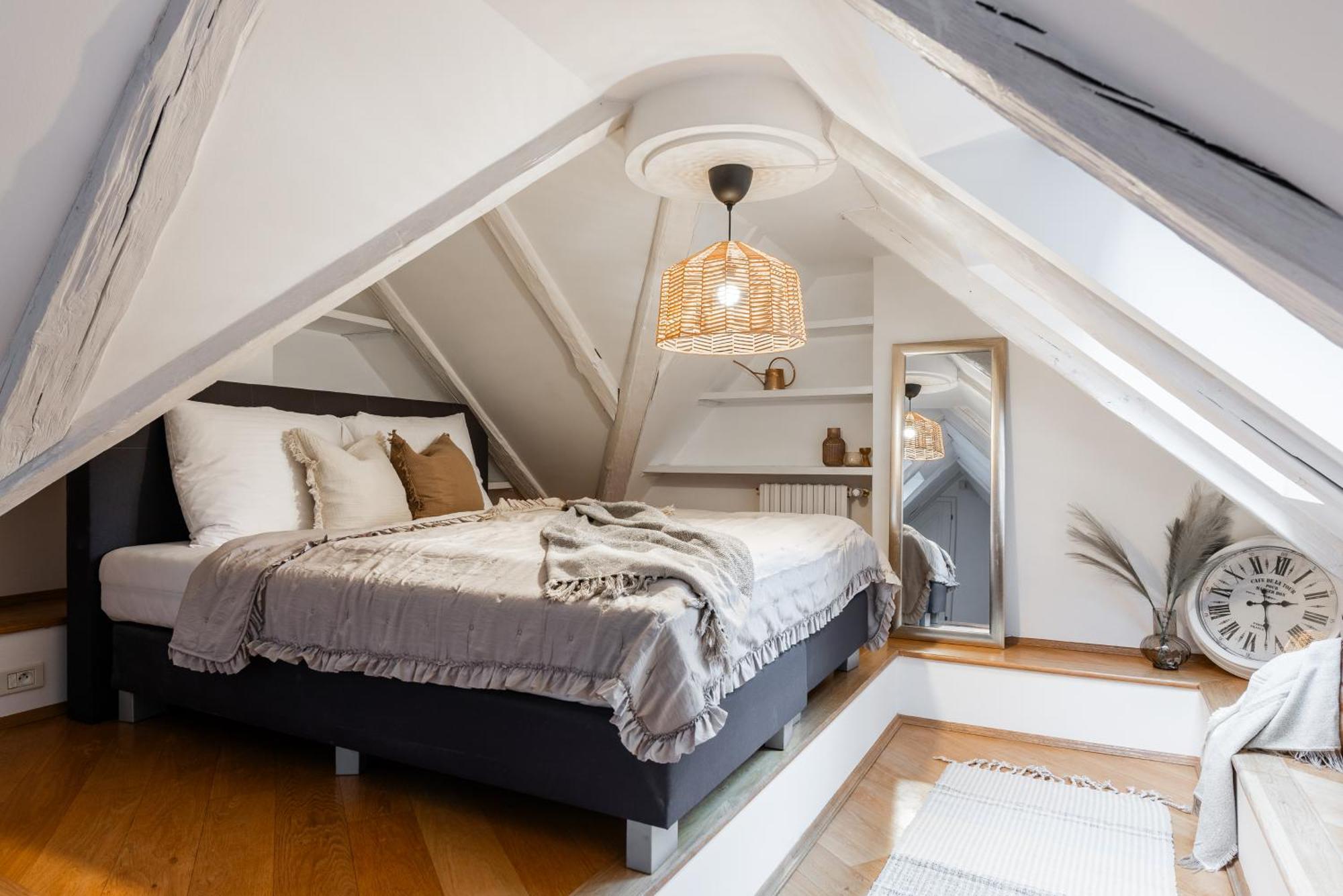 Luxury Retreat By Charles Bridge Apartment