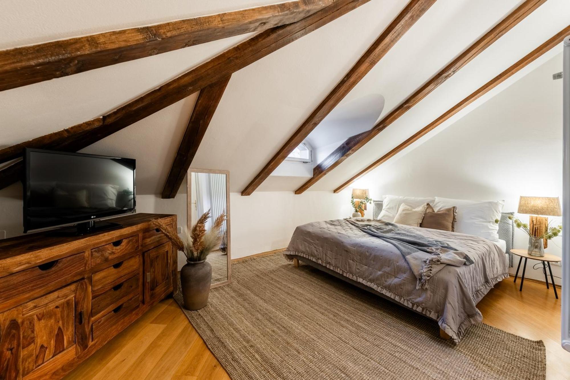 Apartment Luxury Retreat By Charles Bridge