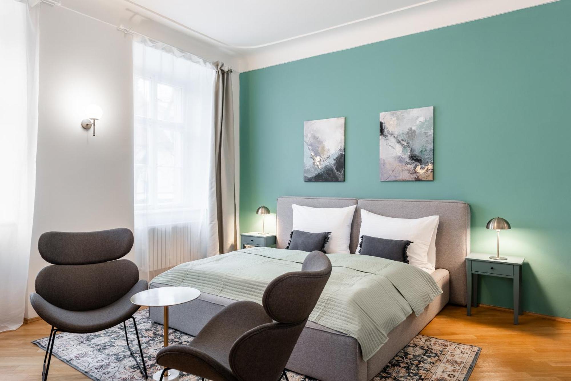 Luxury Retreat By Charles Bridge Apartment