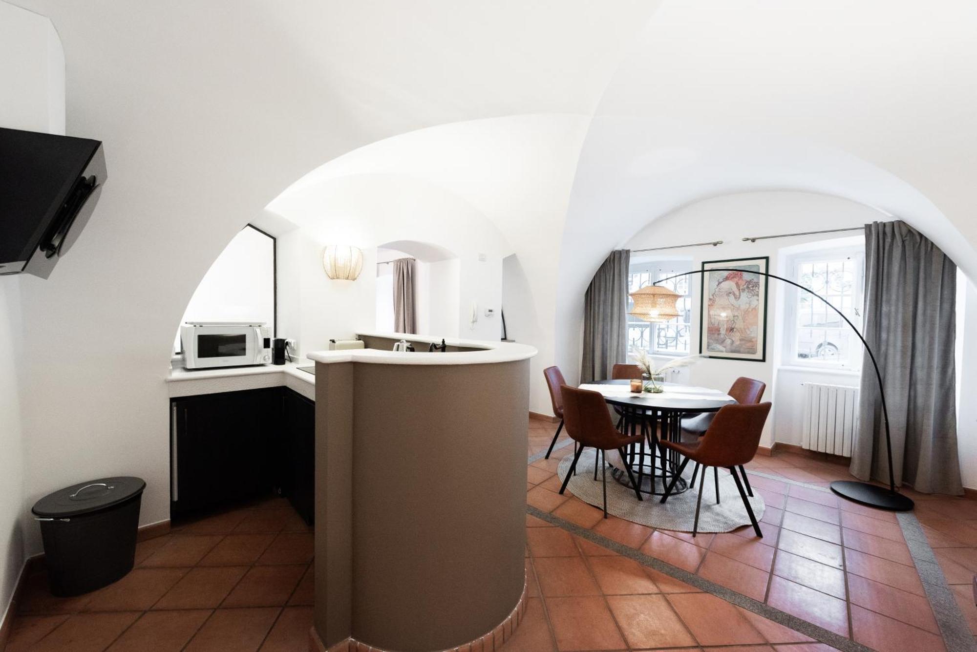 Apartment Luxury Retreat By Charles Bridge