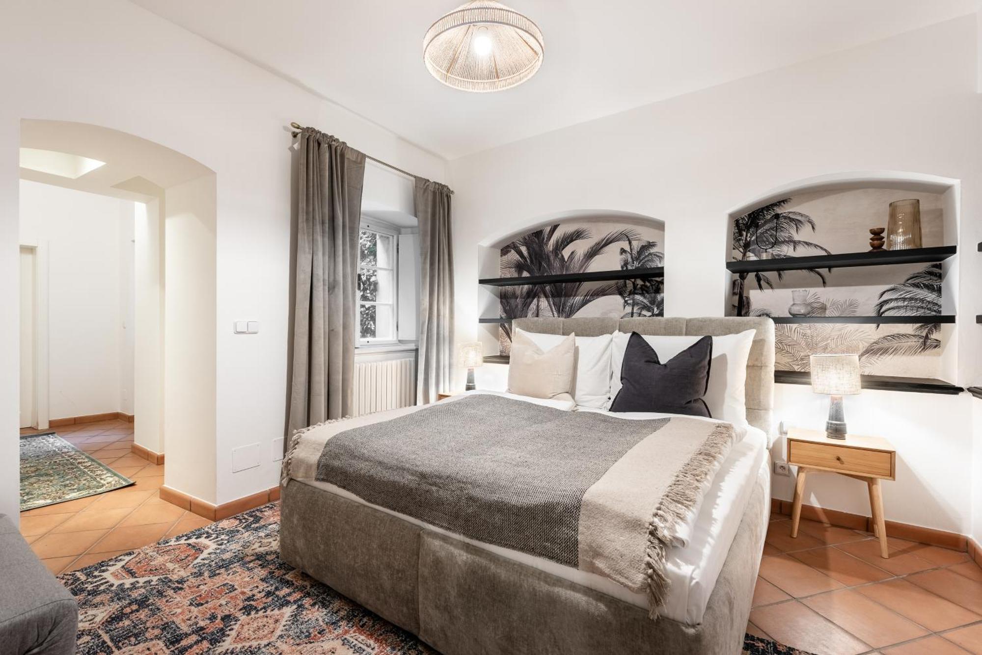 Luxury Retreat By Charles Bridge *