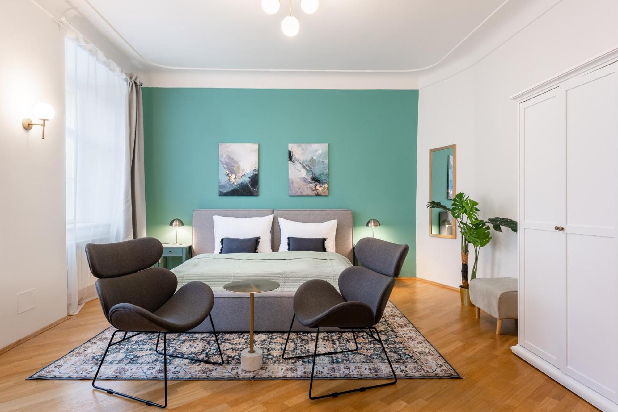 Luxury Retreat By Charles Bridge Apartment