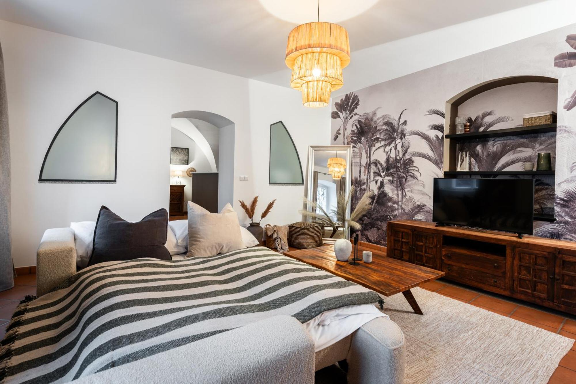 Luxury Retreat By Charles Bridge Apartment *