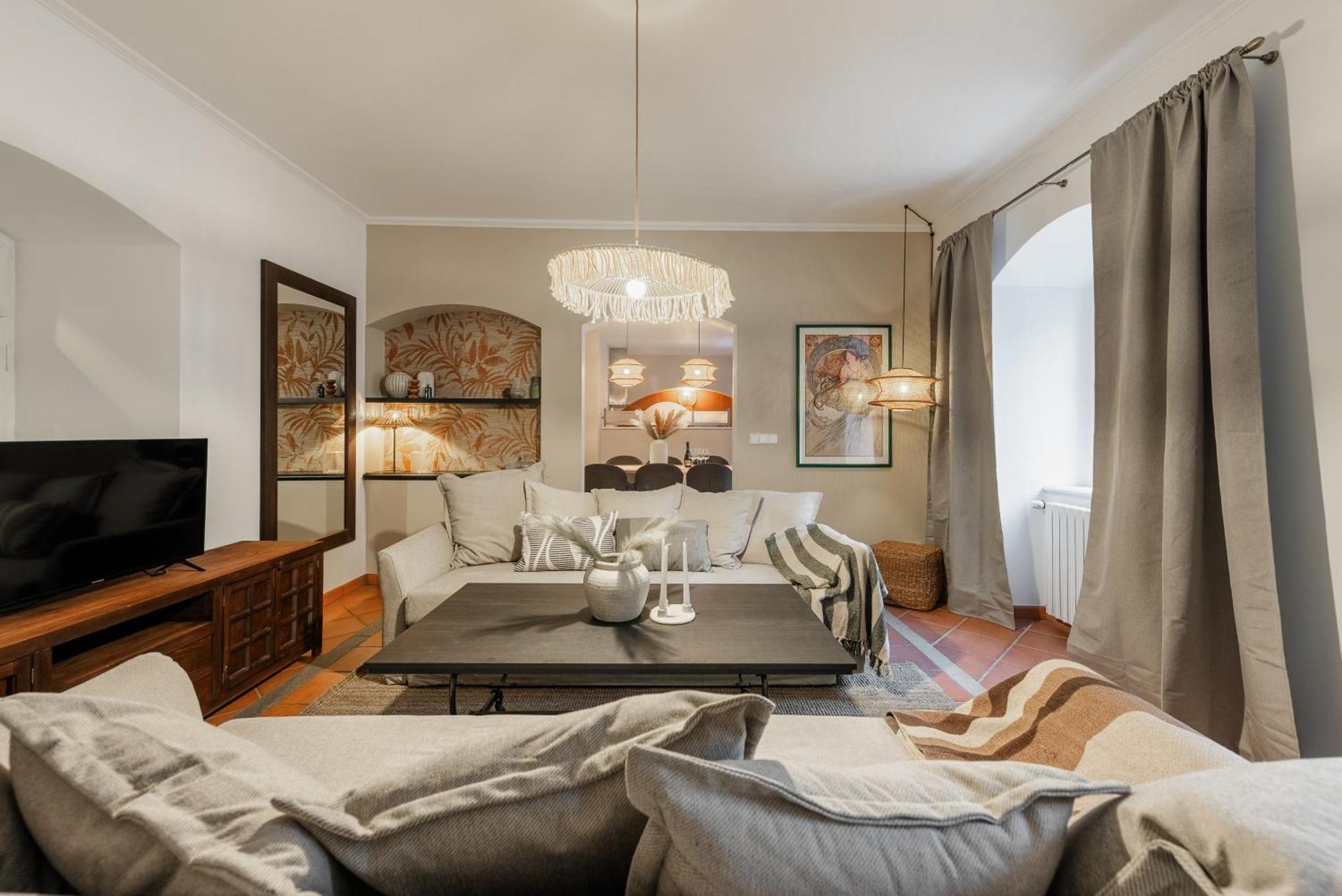 Luxury Retreat By Charles Bridge Apartment
