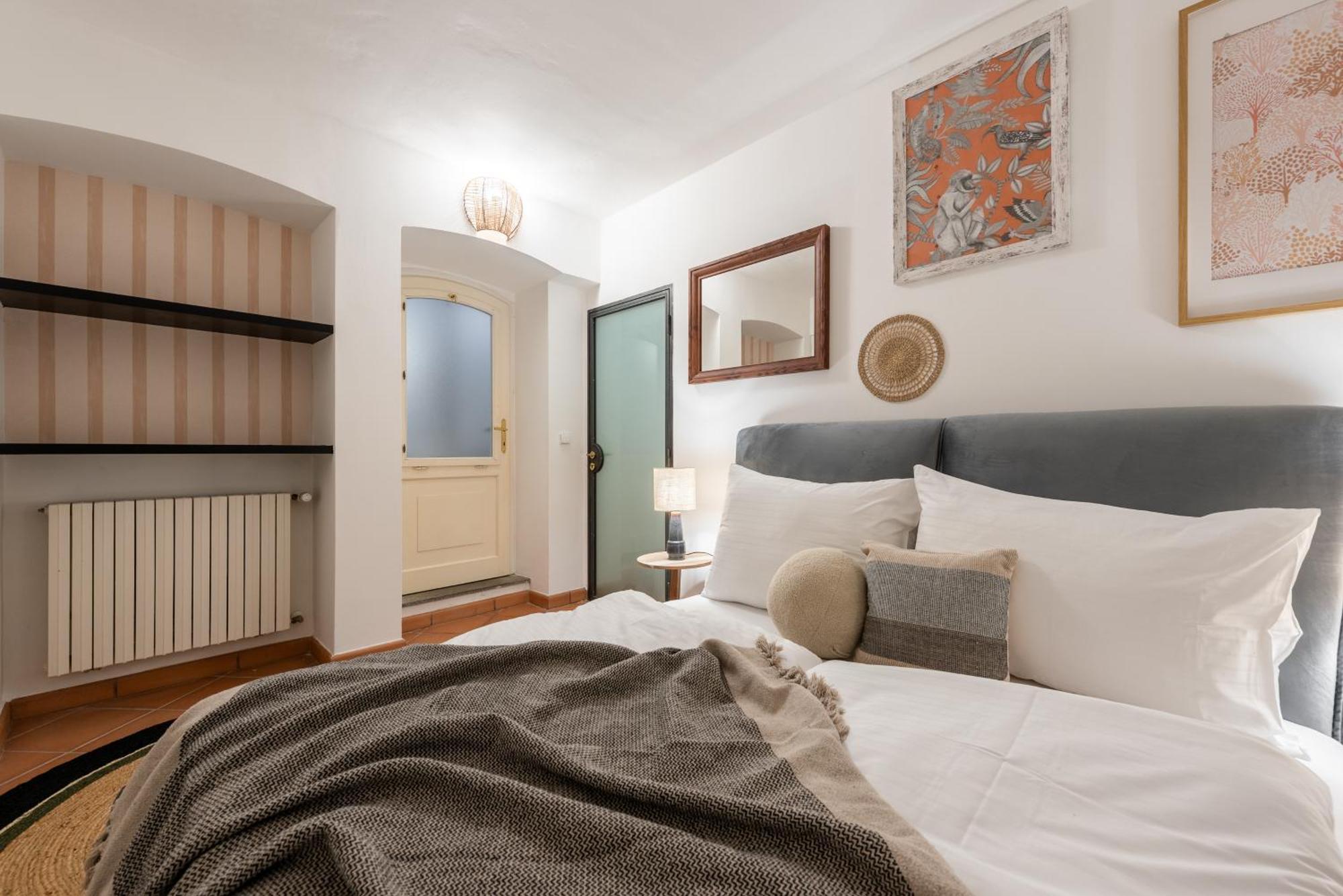 Luxury Retreat By Charles Bridge Apartment *