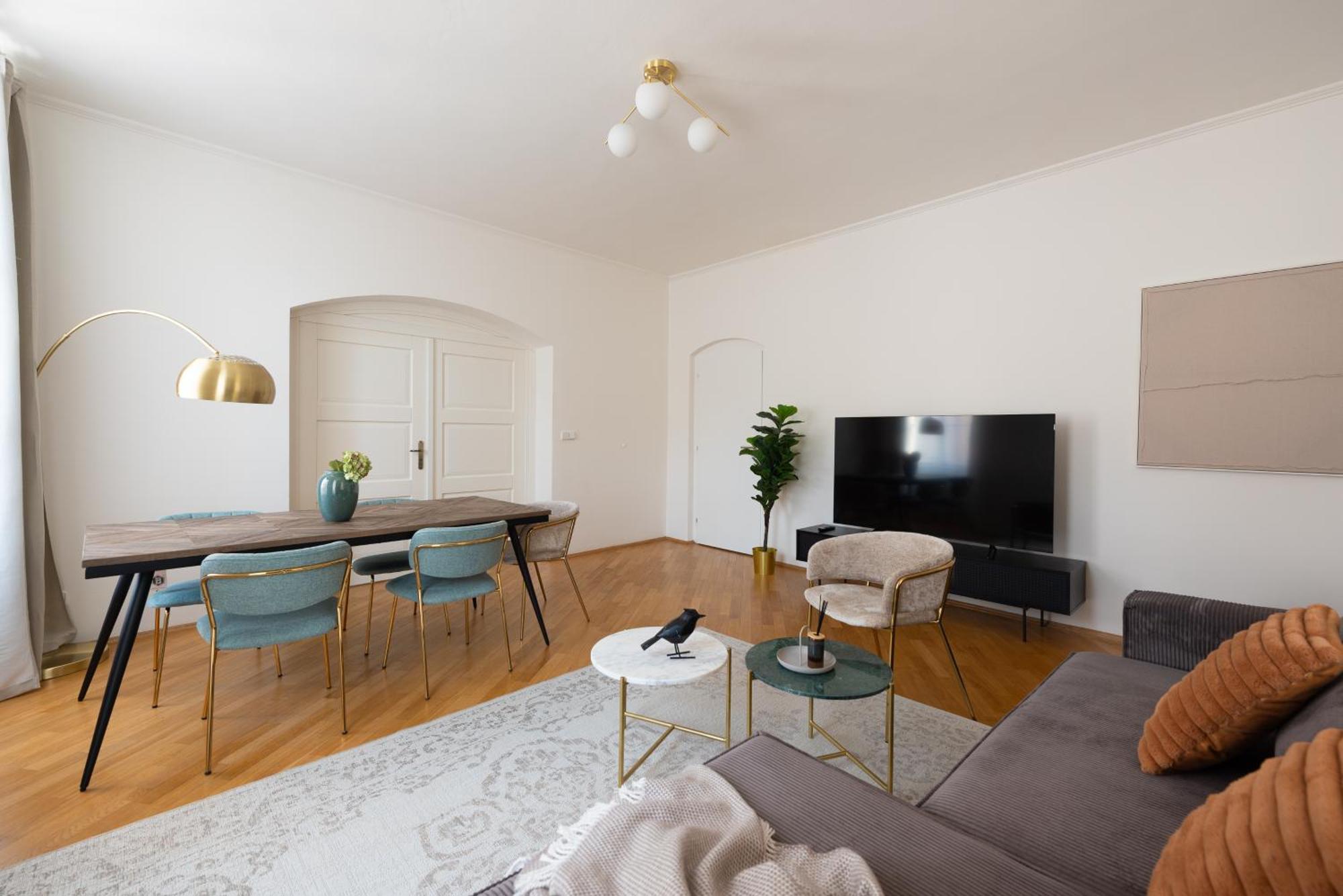 Luxury Retreat By Charles Bridge Apartment *
